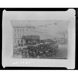 Crowd gathered on Lambton Quay to watch Military Procession