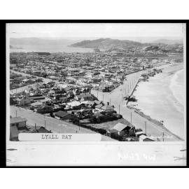 Elevated view of Lyall Bay, from the foreshore back towards Evans Bay