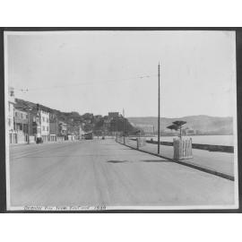 Oriental Bay from the east end, looking towards Te Aro. Motor vehicles in background. 