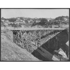 An elevated view of the old wooden Kelburn viaduct above Glenmore Street, previous to being dismantled in 1932. The new viaduct can be seen on the extreme right.