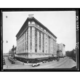 Newly constructed DIC department store, corner Lambton Quay and Brandon Street