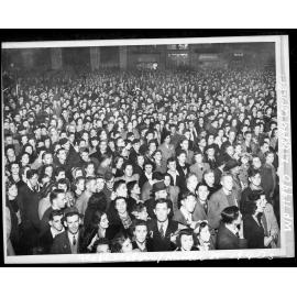 Gathering of citizens at ' Liberty Corner ', corner of Featherston Street and Hunter Street