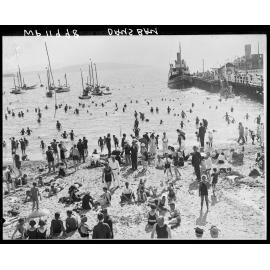 Crowds at the beach, Days Bay