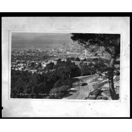 Tramcar descending Brooklyn Road, Te Aro in the background
