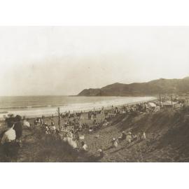 Lyall Bay, crowds at the beach