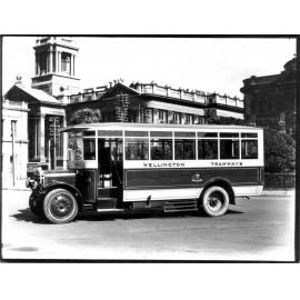 Wellington Tramways Damiler Bus, Jervois Quay