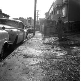 b. Footpath, No 33 Home St