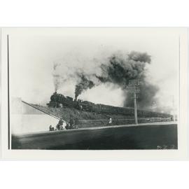 Auckland Express train, Hutt Road