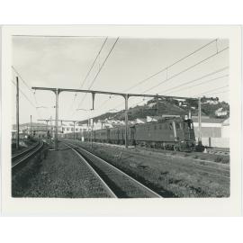 Train at Kaiwharawhara Railway Station, view looking south