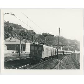 Train at Kaiwharawhara Railway Station, view looking north