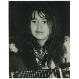 Val Murphy performing at the Monde Marie coffee bar