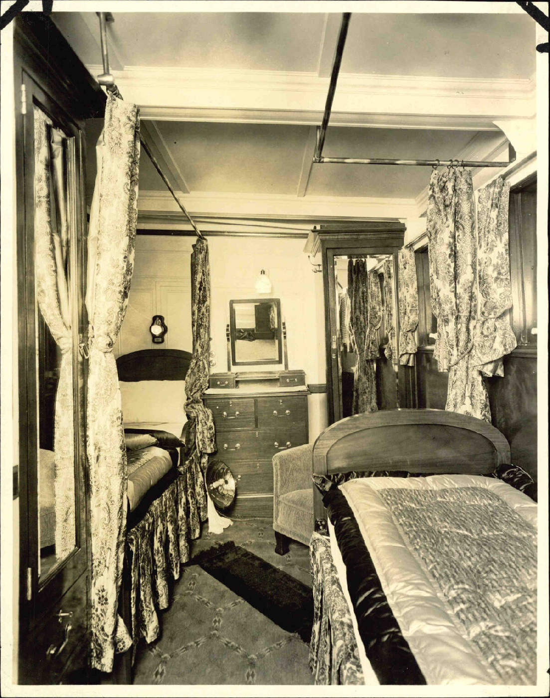 Makura Cabine-de-Luxe, Wellington City Council Archives, AF093-165-5.