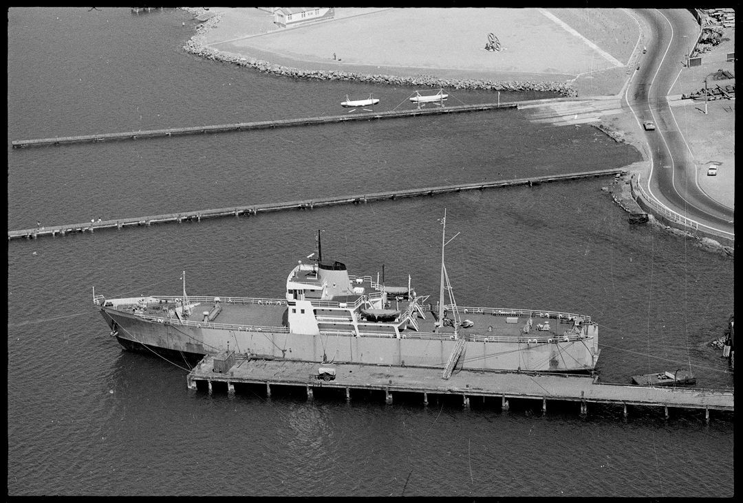 Roll-on freighter Holmlea. Dominion Post (Newspaper): Photographic negatives and prints of the Evening Post and Dominion newspapers. Ref: EP/1975/0097a-F. Alexander Turnbull Library, Wellington, New Zealand. /records/23069592